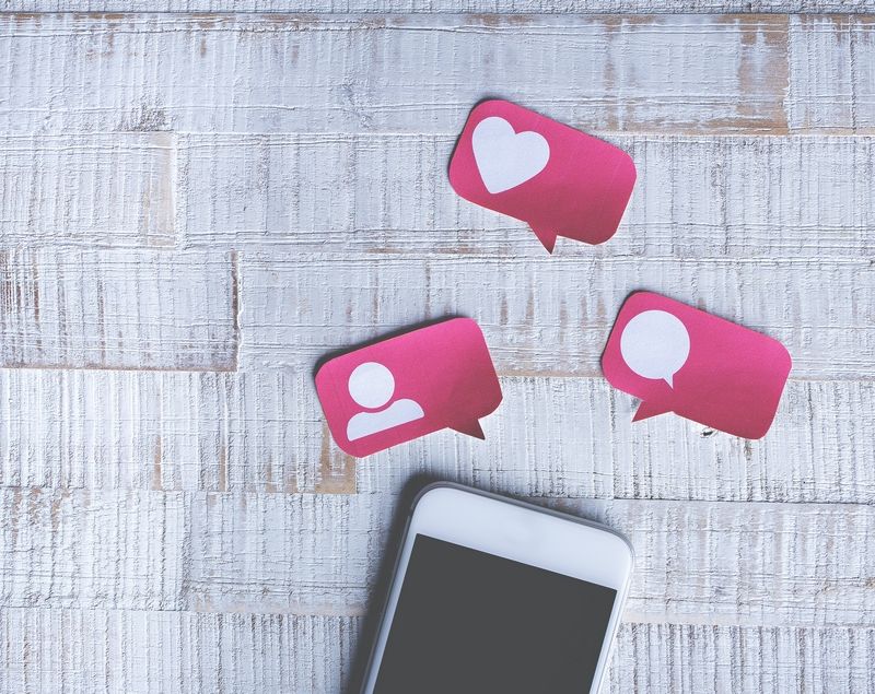 photo dillustration service reseaux sociaux pages creation de site web sur pessac